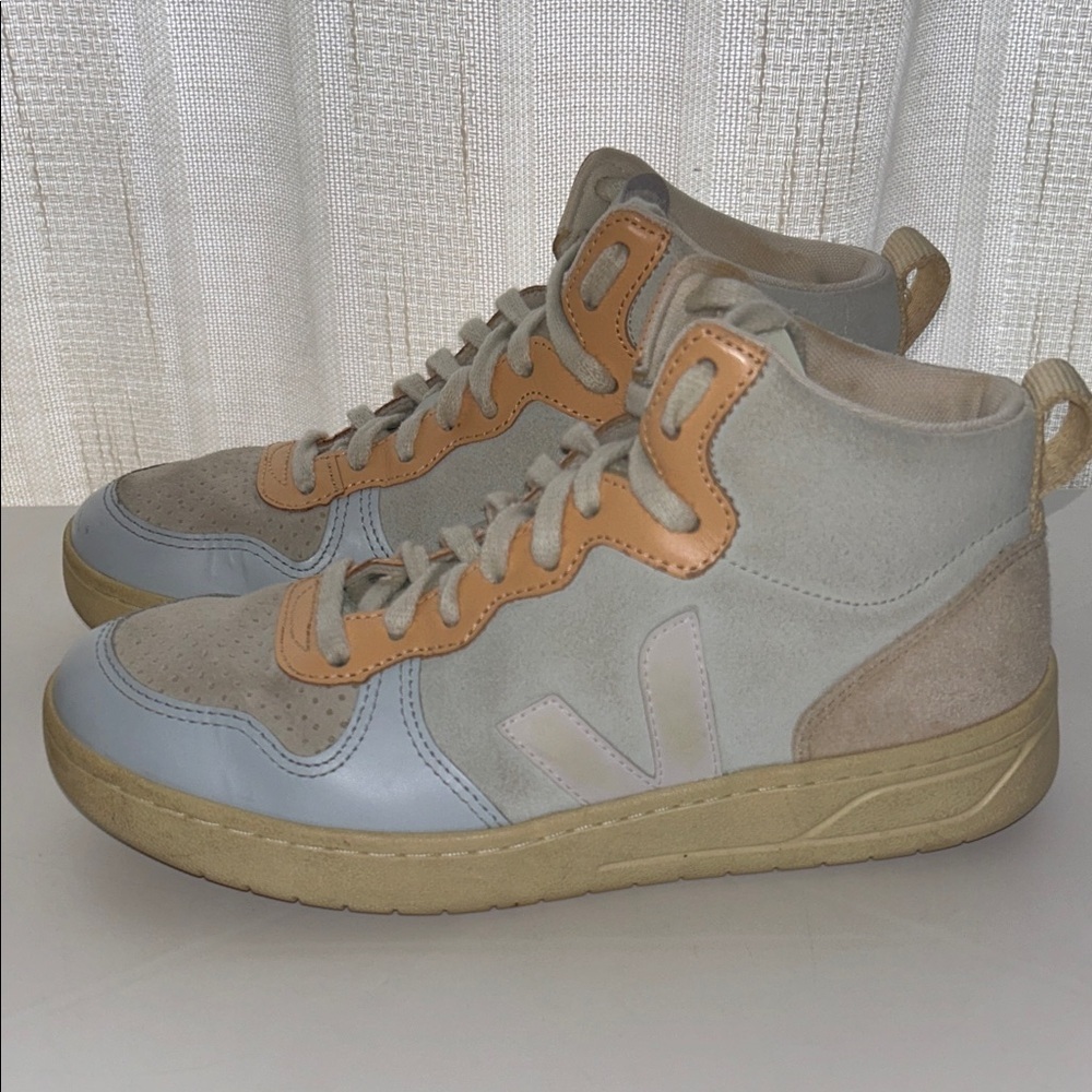 EUC Veja V-15 High-Top Soft Leather & Brushed Suede Sneaker Women's 7